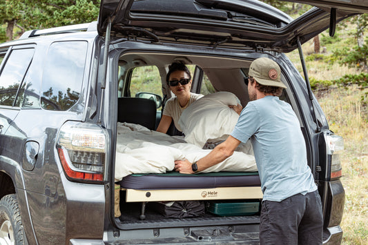 Making bed of vehicle sleeping platform