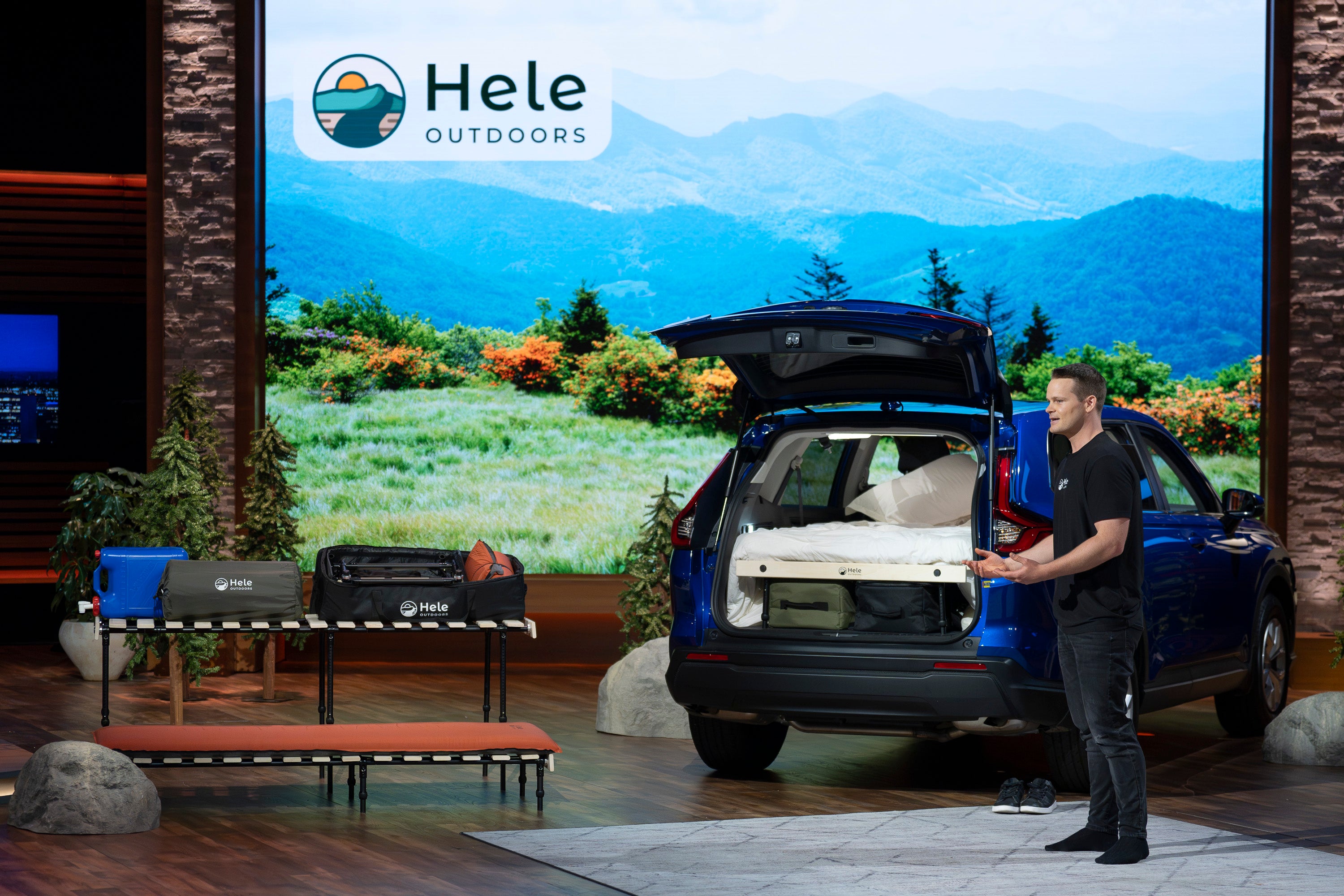 Load video: Hele Outdoors on Shark Tank